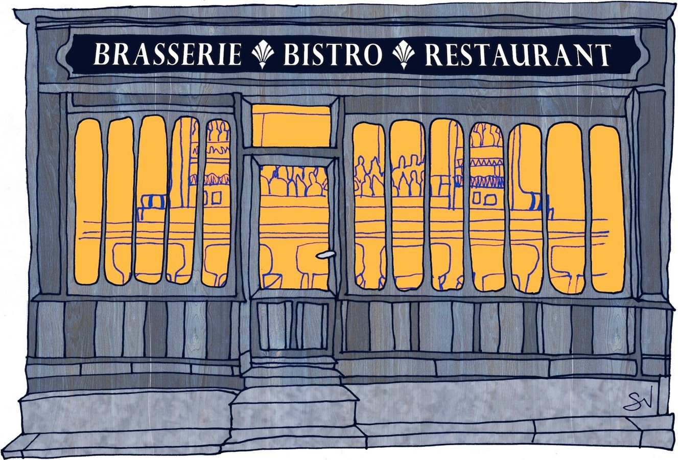 Une façade dans les tons bleu ardoise avec une enseigne disant "BRASSERIE - BISTRO - RESTAURANT". À l'intérieur, on voit par la vitrine un comptoir de bar avec des bouteilles dans le fond et une rangée de tabourets devant, dans une lumière orange.