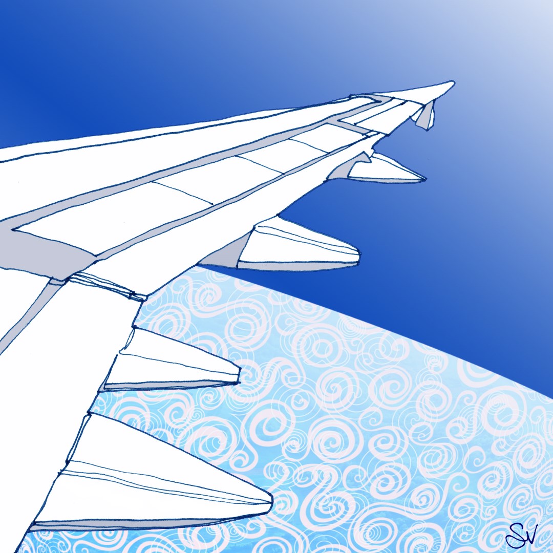 À gauche du cadre, l'aile droite d'un avion, toute blanche, se détache sur la Terre, en bas, dont on voit la courbure, couverte de spirales de nuages, et le ciel bleu profond s'éclaircissant vers le coin supérieur droit.